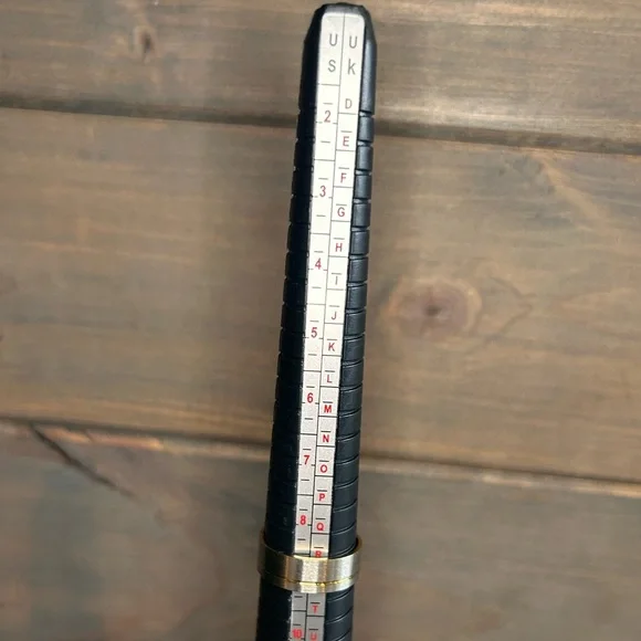 Bundle Of Four Silver Tone Band Rings - Picture 4 of 6